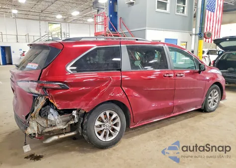 2024 Toyota Sienna Xle z USA, uszkodzony, nr VIN 5TDYSKFC1RS129854